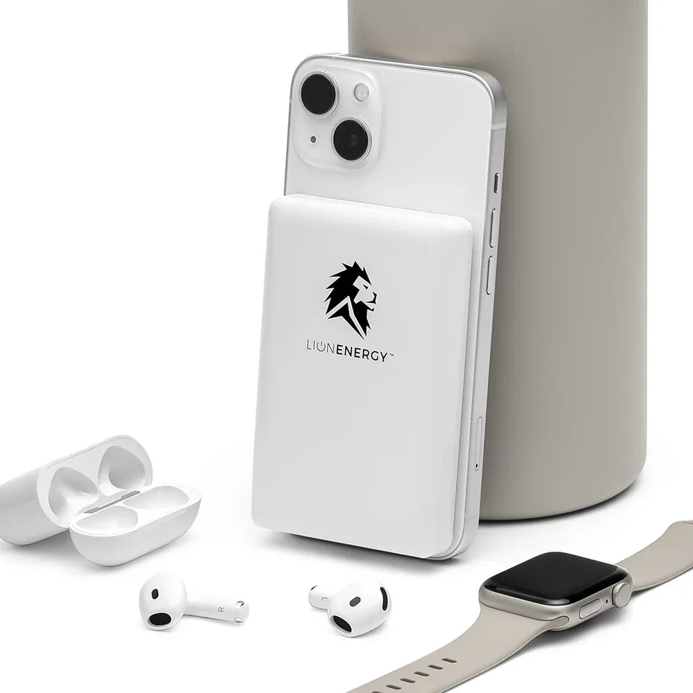 Lion Energy Lion Claw magnetic charger with iPhone, AirPods and Apple Watch